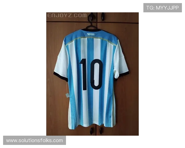 阿迪世界杯球衣三条杠或违例